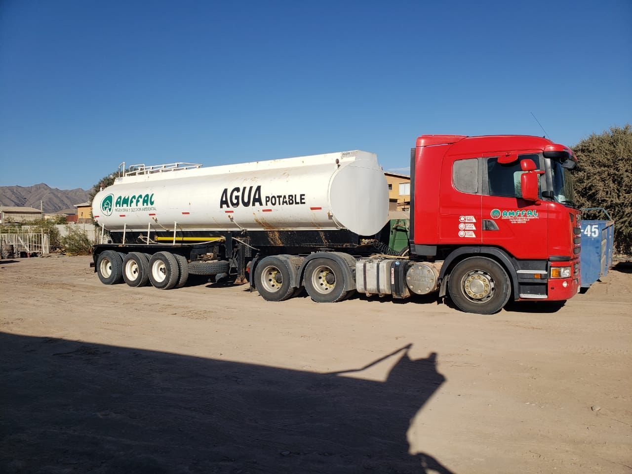 Camion-de-transporte-de-aguas-amffal-Water-Solutions-copiapo